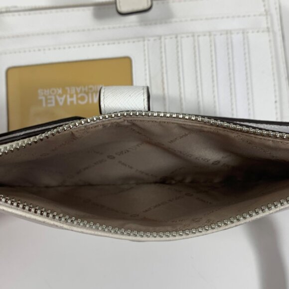Michael Kors Peyton White Quilted Leather Wristlet Bifold Wallet Phone Case - Picture 10 of 15